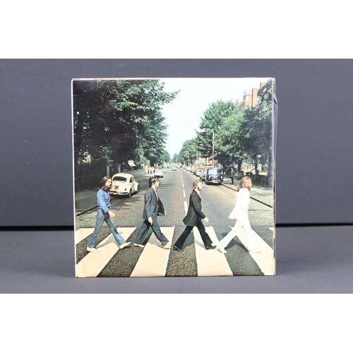 617 - Vinyl - 3 copies of The Beatles Abbey Road including one with misaligned apple with black inner (Vg+... 