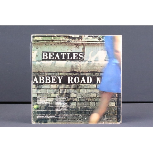 617 - Vinyl - 3 copies of The Beatles Abbey Road including one with misaligned apple with black inner (Vg+... 