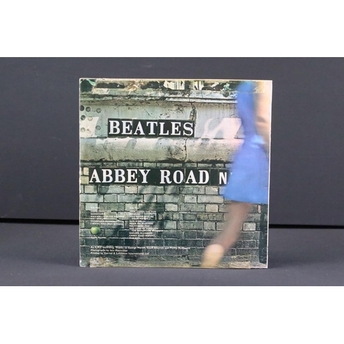 617 - Vinyl - 3 copies of The Beatles Abbey Road including one with misaligned apple with black inner (Vg+... 