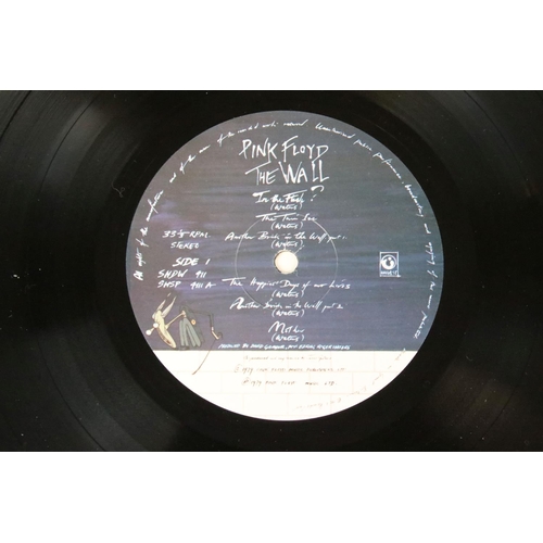 474 - Vinyl - Pink Floyd The Wall on Harvest SHDW 4111/2, matrices A-2U / B-3U and A-3U / B-3U, inners hea... 