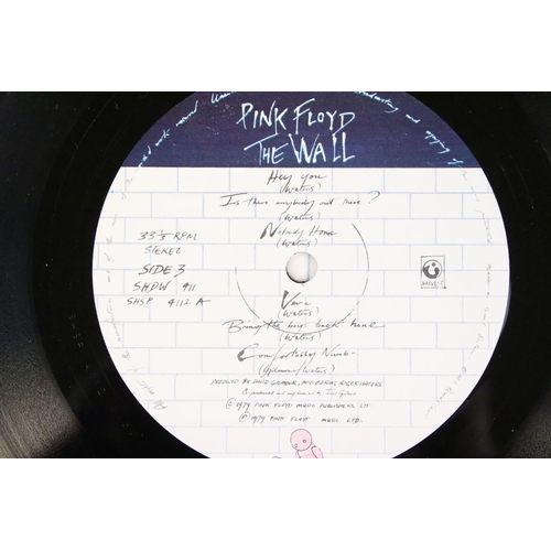 474 - Vinyl - Pink Floyd The Wall on Harvest SHDW 4111/2, matrices A-2U / B-3U and A-3U / B-3U, inners hea... 