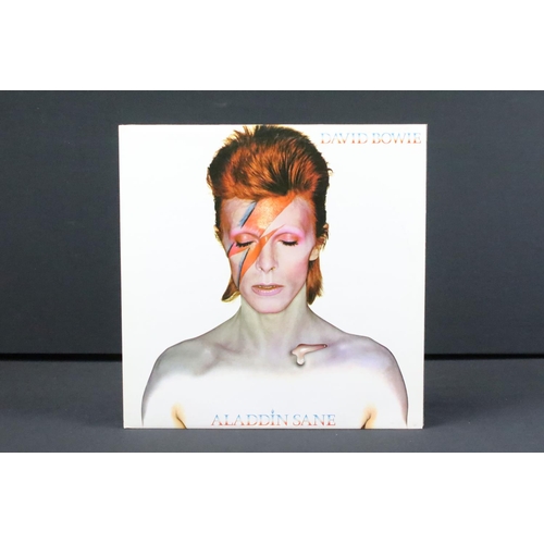 480 - Vinyl - 6 David Bowie LPs to include Hunky Dory, The Man Who Sold The World (INTS 5237), Aladdin San... 