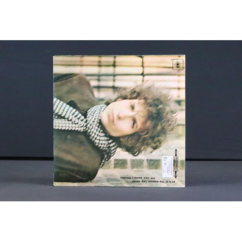 117 - Vinyl - 16 Bob Dylan LPs spanning his career to include MTV Unplugged (Columbia – 478374 1), Good As... 