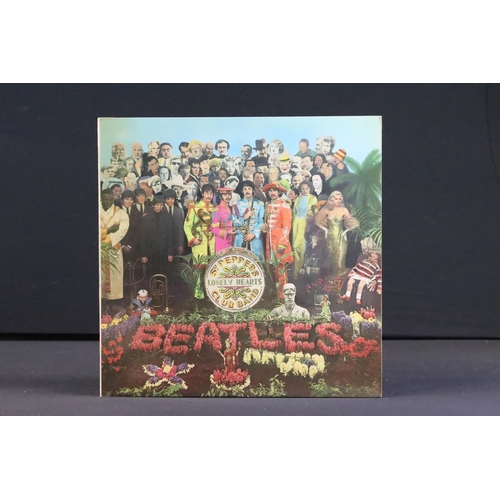 119 - Vinyl - 10 Beatles & members LPs to include Rubber Soul (Stereo 1 box EMI), Sgt Pepper, With The Bea... 