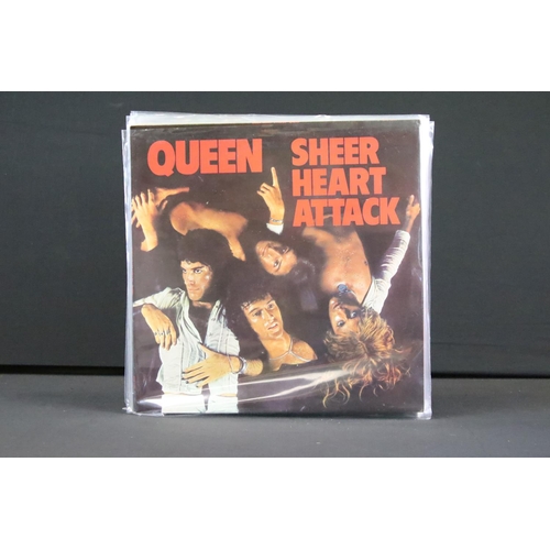 190 - Vinyl - 11 mainly UK pressing Queen LPs and 4 picture discs to include: Sheer Heart Attack (3U / 4U ... 