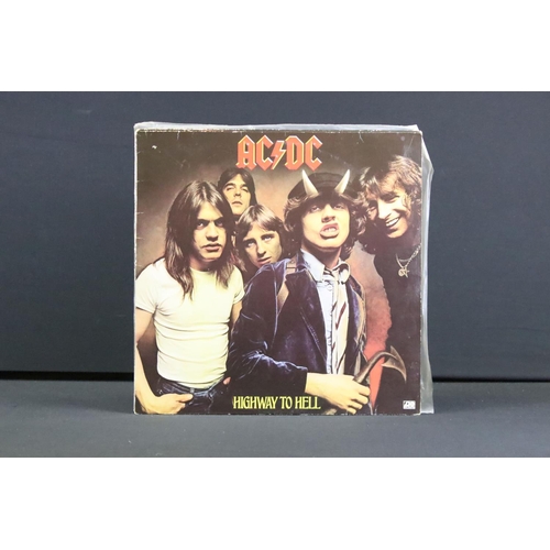 522 - Vinyl - 4 AC/DC albums and 3 12” singles, including rarities, to include: TNT (Original New Zealand ... 