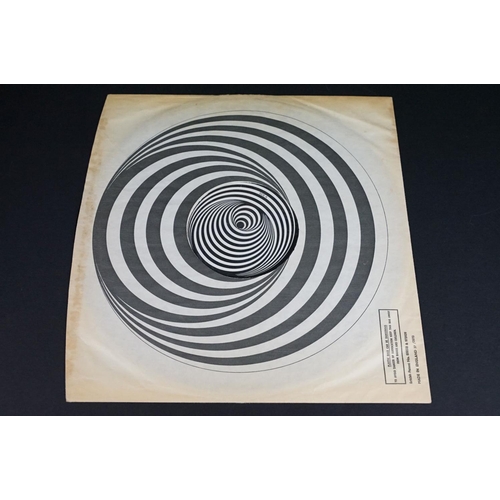 565 - Vinyl - Black Sabbath Paranoid on Vertigo 6360 011.  Large swirl label, no Jim Simpson credit, swirl... 