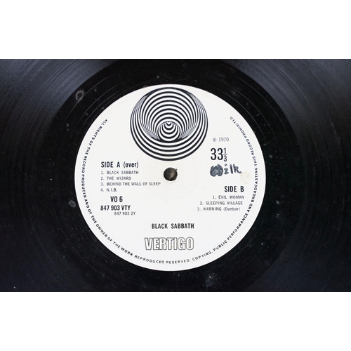 574 - Vinyl - Black Sabbath self titled on Vertigo (V06), large swirl label, name to label and sleeve, no ... 