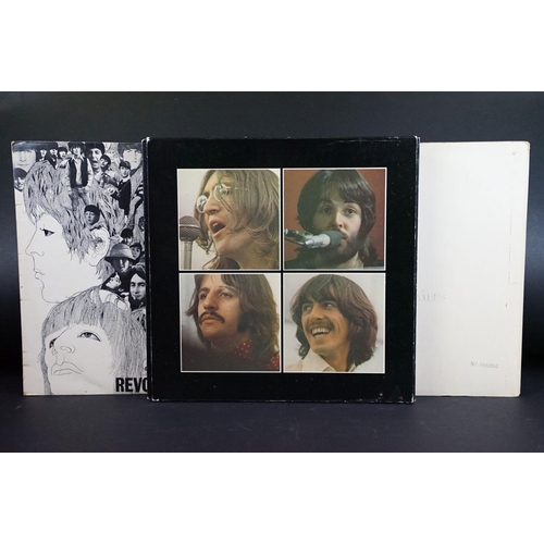 696 - Vinyl - 3 The Beatles LPs to include The White Album stereo top loader No.0193702 name to rear sleev... 