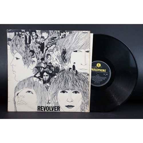 696 - Vinyl - 3 The Beatles LPs to include The White Album stereo top loader No.0193702 name to rear sleev... 