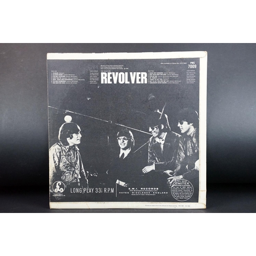 696 - Vinyl - 3 The Beatles LPs to include The White Album stereo top loader No.0193702 name to rear sleev... 