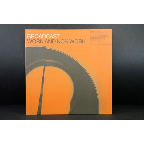 390 - Vinyl - Broadcast 5 albums to include: The Noise Made By People (UK 2015, Warp Records WARP LP 65R) ... 