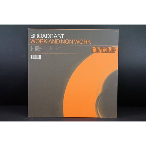 390 - Vinyl - Broadcast 5 albums to include: The Noise Made By People (UK 2015, Warp Records WARP LP 65R) ... 