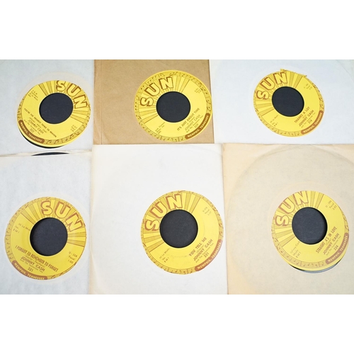 449 - Vinyl - 17 Johnny Cash original Sun Records  USA pressings to include: Hey Porter (Sun 221), Country... 