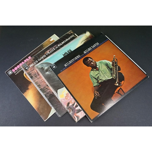 336 - Vinyl - Jazz - 29 Miles Davis albums spanning his career to include original pressings and reissues.... 