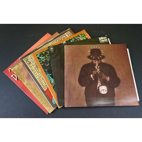 336 - Vinyl - Jazz - 29 Miles Davis albums spanning his career to include original pressings and reissues.... 