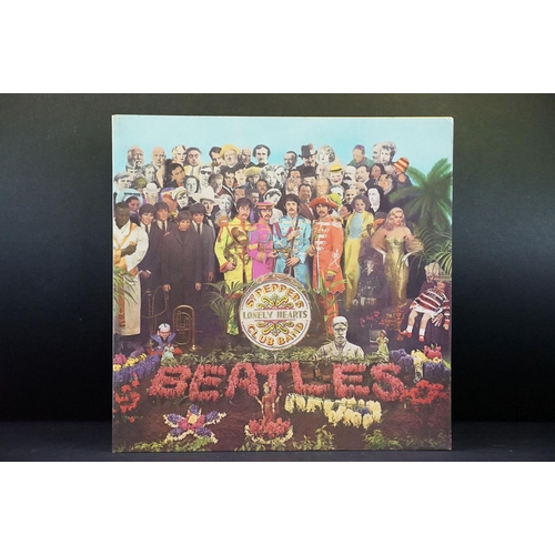 802 - Vinyl - 8 Beatles LPs to include A Hard Days Night, Rubber Soul, Revolver, Sgt Pepper At The Hollywo... 