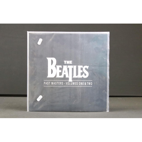 813 - Vinyl – 8 The Beatles and related LPs to include Help! (PMC 1255) mono, The Gramophone Col Ltd and S... 