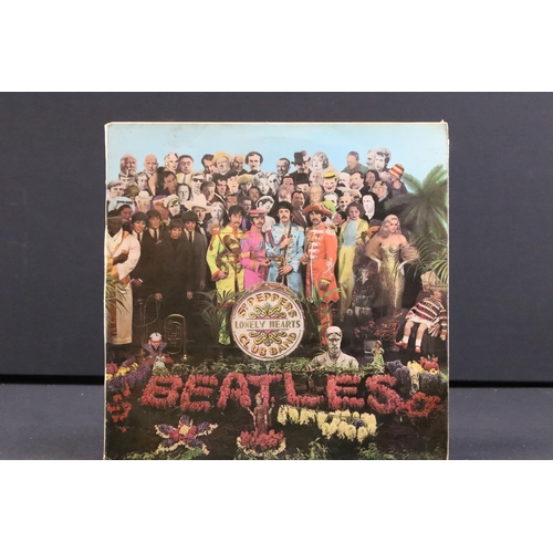 819 - Vinyl - 7 The Beatles LPs to include Sgt Pepper (PMC 7027) pink/red flame inner, complete insert, Wi... 