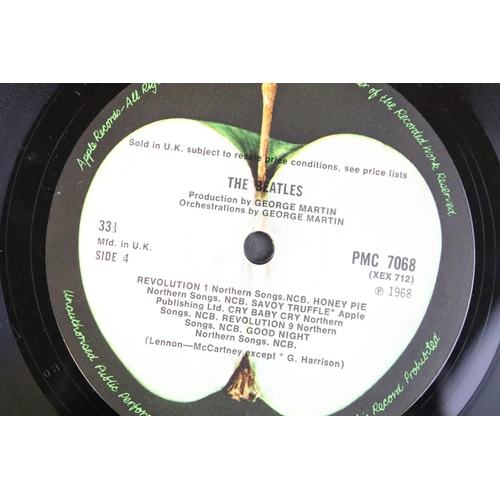 820 - Vinyl - The Beatles White Album (PMC 7067/8) No. 0064815, top loader, no photographs or poster, one ... 