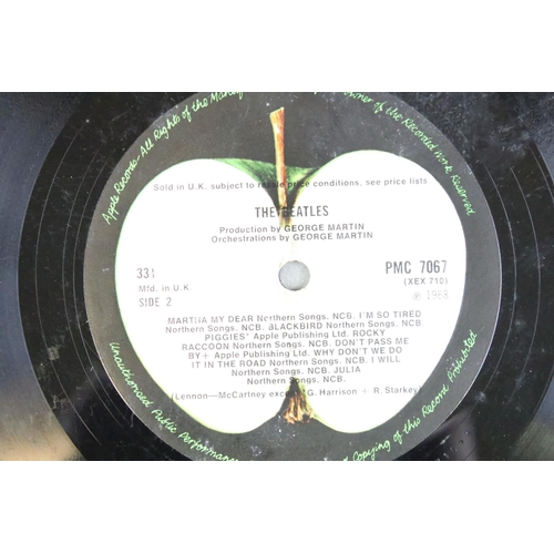 820 - Vinyl - The Beatles White Album (PMC 7067/8) No. 0064815, top loader, no photographs or poster, one ... 