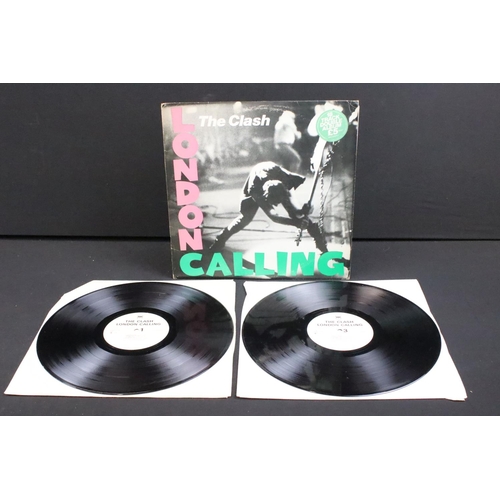 829 - Vinyl - The Clash London Calling (Clash3).  Train in vain not listed but etched into runout on side ... 