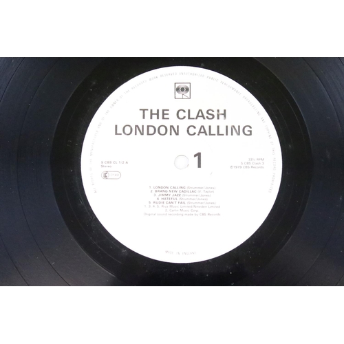 829 - Vinyl - The Clash London Calling (Clash3).  Train in vain not listed but etched into runout on side ... 