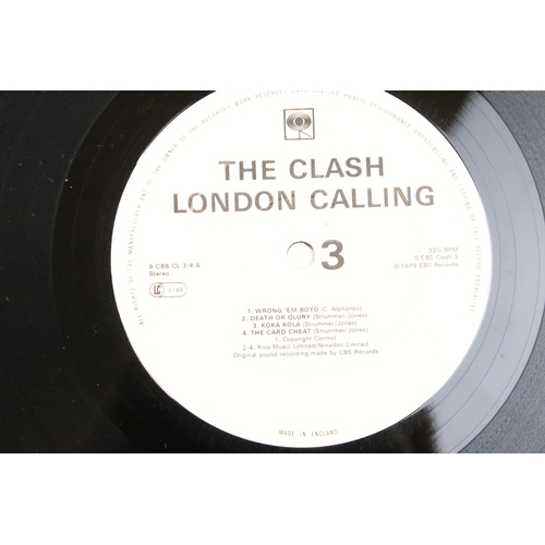 829 - Vinyl - The Clash London Calling (Clash3).  Train in vain not listed but etched into runout on side ... 