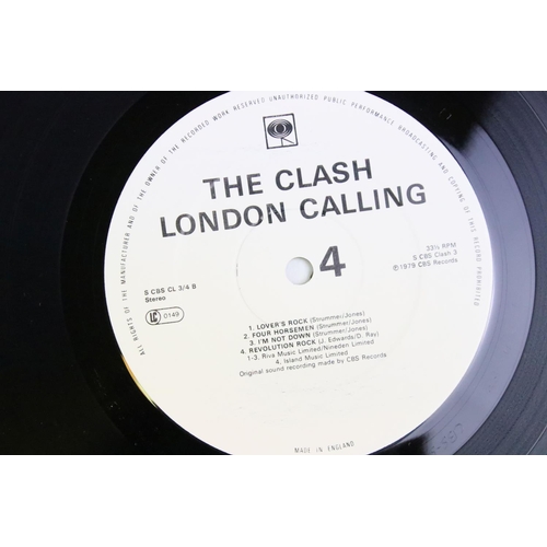 829 - Vinyl - The Clash London Calling (Clash3).  Train in vain not listed but etched into runout on side ... 