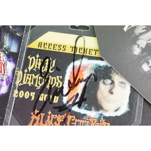 929 - Memorabilia - Alice Cooper - Over 30 VIP / Working / Backstage laminates and lanyards for various to... 