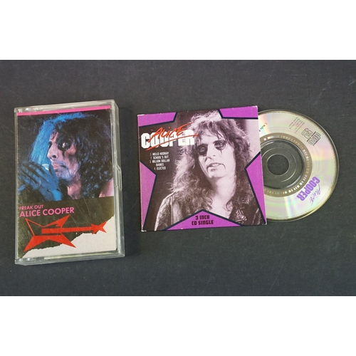 930 - CDs / Cassettes / VHS / Autographs - 19 Alice Cooper CDs / cassettes including Freak Out (cassette),... 