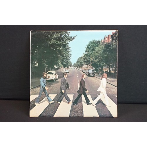 299 - Vinyl - 6 The Beatles LPs to include The White Album PCS 7067 Stereo top loader No. 0304763 two blac... 