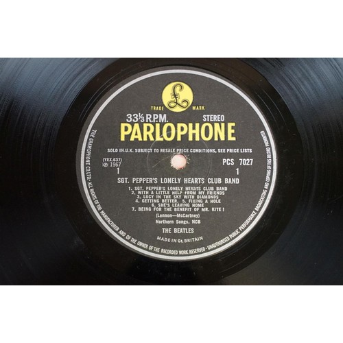 299 - Vinyl - 6 The Beatles LPs to include The White Album PCS 7067 Stereo top loader No. 0304763 two blac... 