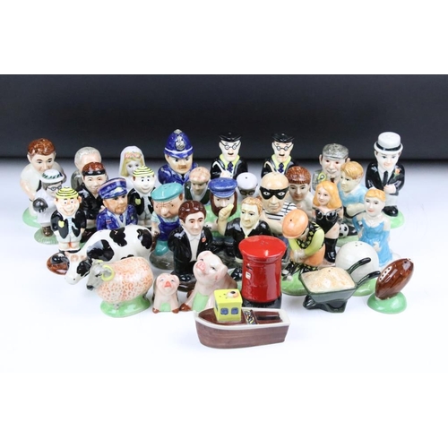 118 - Collection of 35 HP CC novelty ceramic salt and pepper shakers in the form of assorted figures inclu... 