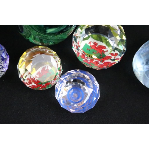 148 - Collection of glass paperweights and ornaments to include Wedgwood paperweight, Dartington crystal d... 