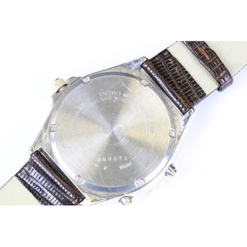 303 - A collection of three gents Seiko wristwatches to include Quartz and Kinetic examples.