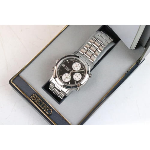 337 - A collection of four gents stainless steel cased Seiko Chronograph wristwatches all complete with bo... 