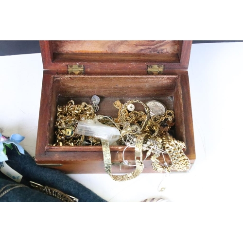 332 - A box of mixed collectables to include badges, medals and jewellery, to include military & wartime i... 