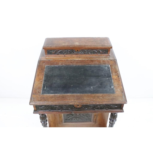 552 - Victorian Davenport, the over-structure with hinged lid opening to a stationery compartment, the hin... 