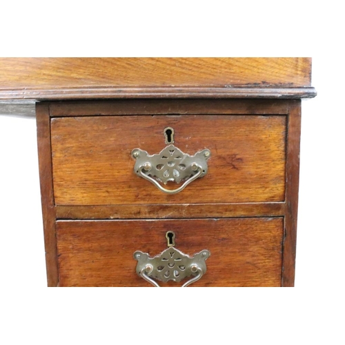 552 - Victorian Davenport, the over-structure with hinged lid opening to a stationery compartment, the hin... 