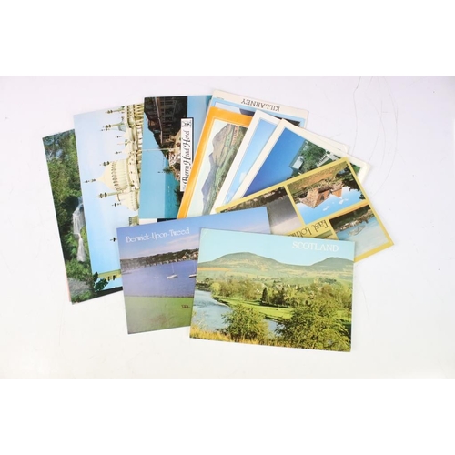 387 - A large collection of mid to late 20th century mainly topographical postcards and albums.