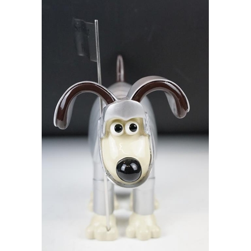 12 - Aardman / W&G Ltd Wallace & Gromit 'Gromit Unleashed ' Sir Gromit of Bristol figure, as created by I... 