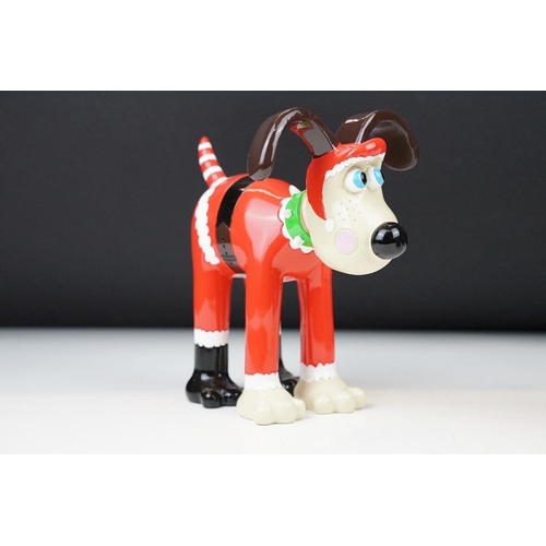 17 - Four Aardman / W&G Ltd Wallace & Gromit 'Gromit Unleashed' figures to include Gromberry, Santa Paws,... 