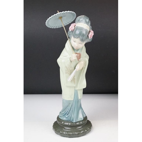 31 - Two boxed Lladro porcelain Japanese lady figurines to include Japonesita Sombrilla (no. 4.988) and J... 