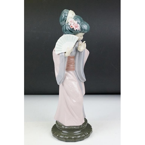 31 - Two boxed Lladro porcelain Japanese lady figurines to include Japonesita Sombrilla (no. 4.988) and J... 