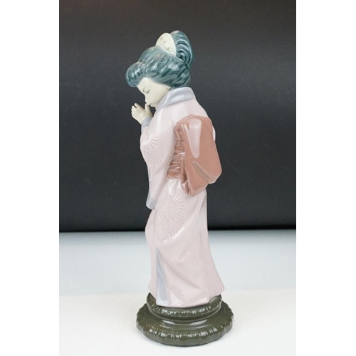 31 - Two boxed Lladro porcelain Japanese lady figurines to include Japonesita Sombrilla (no. 4.988) and J... 