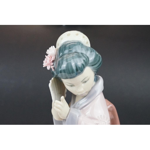 31 - Two boxed Lladro porcelain Japanese lady figurines to include Japonesita Sombrilla (no. 4.988) and J... 