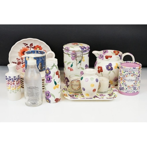 46 - Group of Emma Bridgewater ceramics to include 5 x large Water Lily saucers, floral jug with matching... 