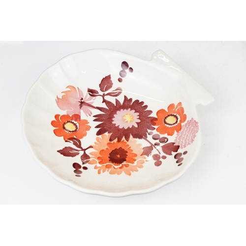 46 - Group of Emma Bridgewater ceramics to include 5 x large Water Lily saucers, floral jug with matching... 