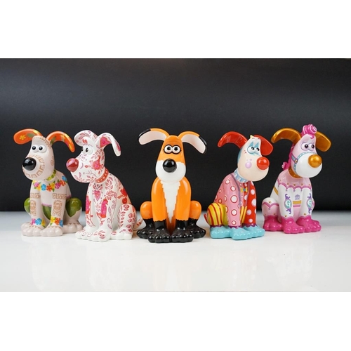 9 - Five Aardman / W&G Ltd Wallace & Gromit 'Gromit Unleashed' seated figures to include Merry-Go Gromit... 